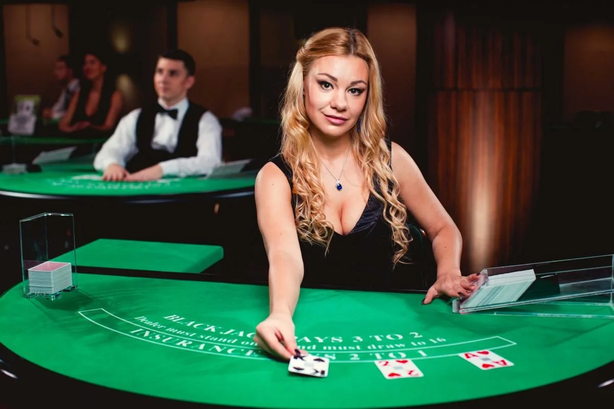 Tampilan suasana meja kasino live PLAYKING88